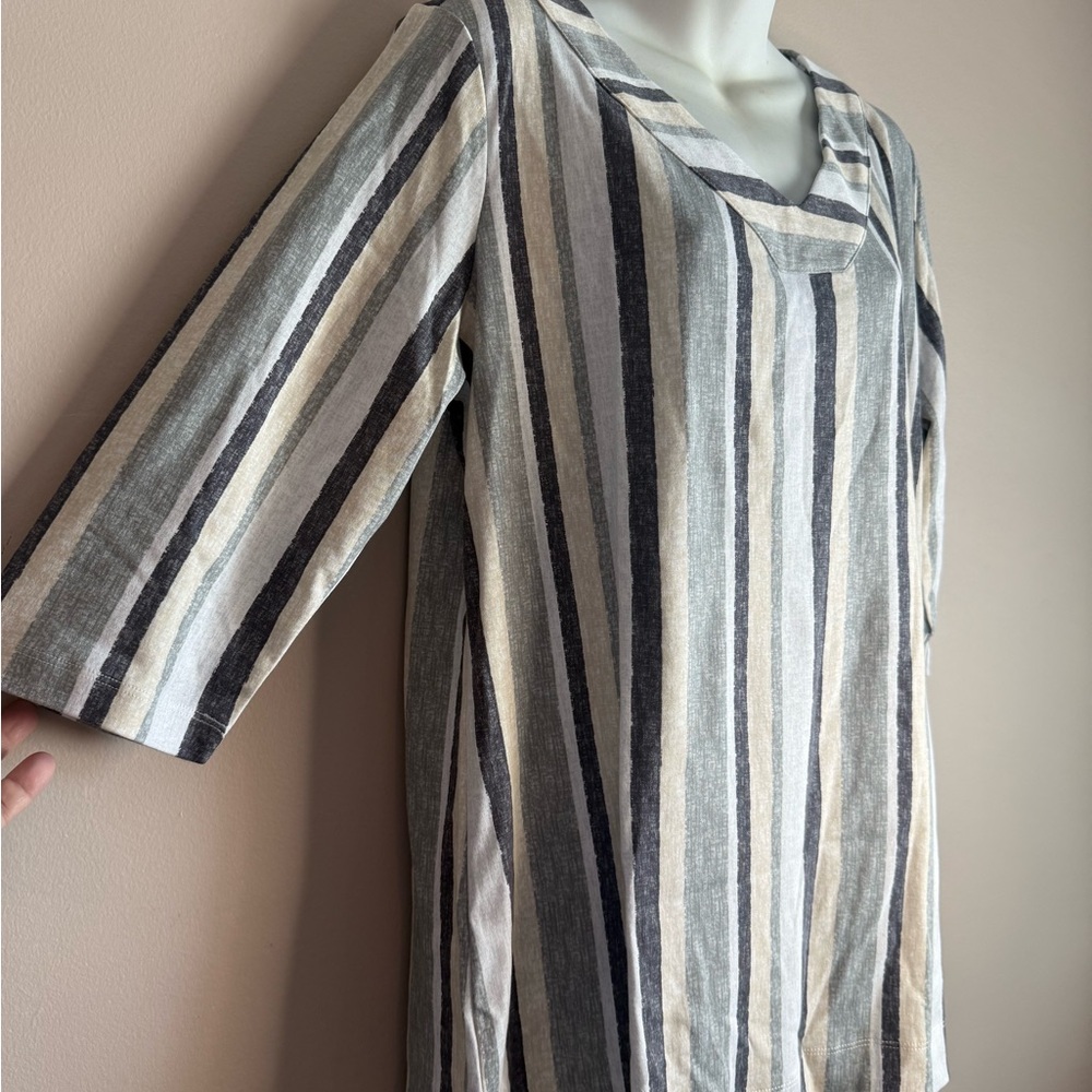 d&co. Striped V-Neck Blouse - Picture 2 of 8